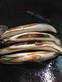 美味的酱茄子烩土豆做法图解3)