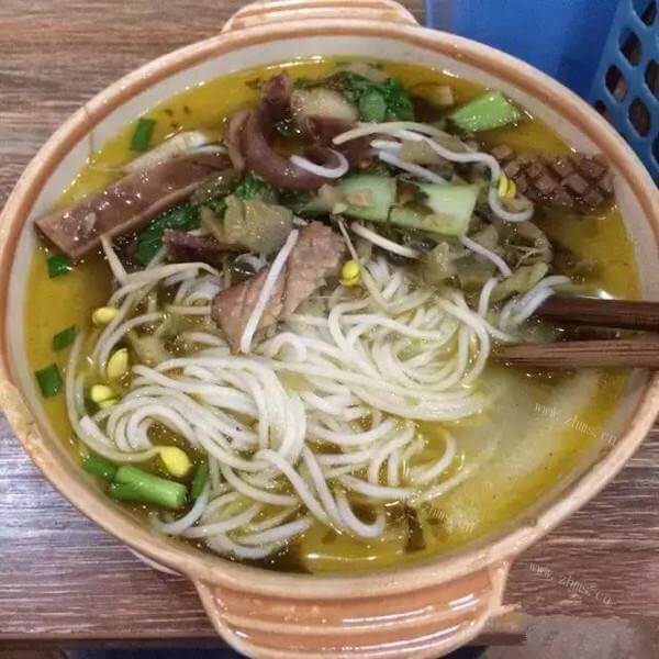 美味的幸福早餐排骨米线