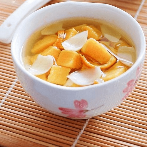 鲜美的圆肉百合栗子甜汤