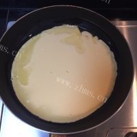 美味的豆沙鸡蛋卷做法图解4)