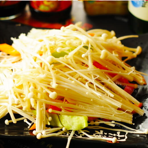 美味蒜蓉蒸金针菇