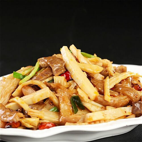 美味可口的猪肉炒鲜笋