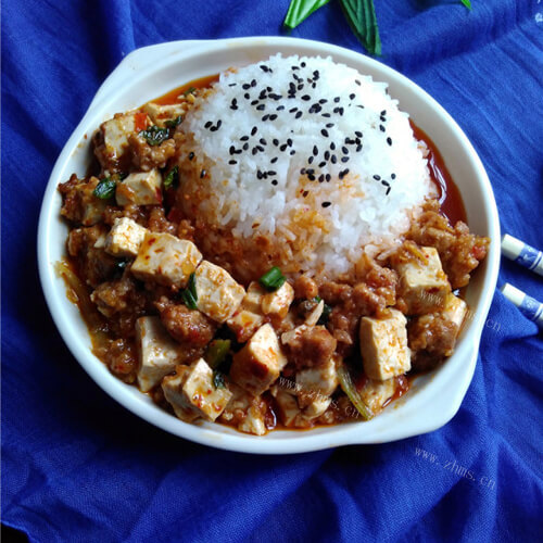 好吃的烂肉豆腐盖浇饭