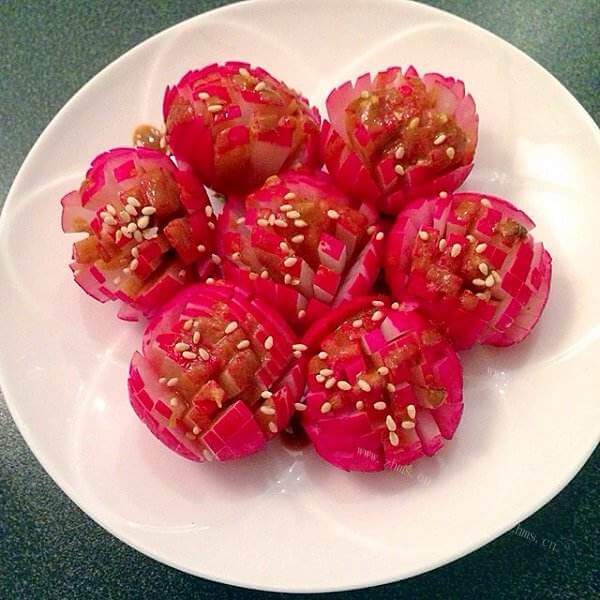 栩栩如生的糖醋红心萝卜花