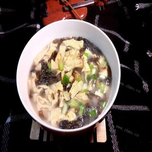 美味的豆皮紫菜汤