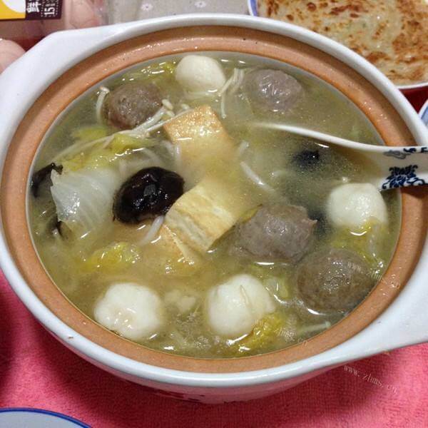 美味白菜鱼丸煮蚬汤