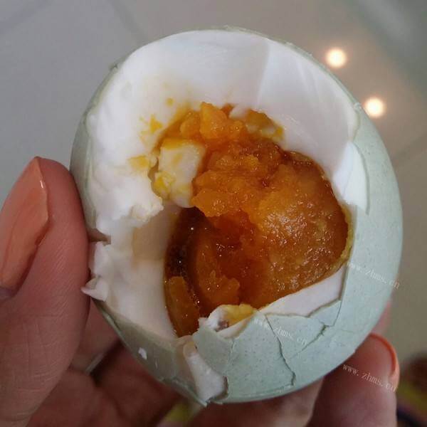 美味的咸蛋糯米饭（土豪蛋）