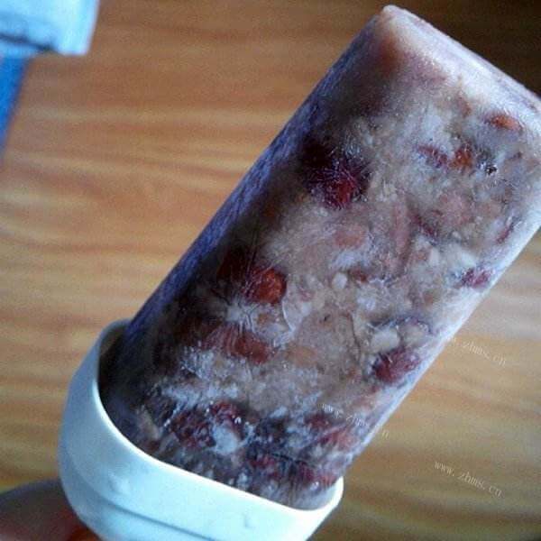 美味的牛奶红豆冰棍