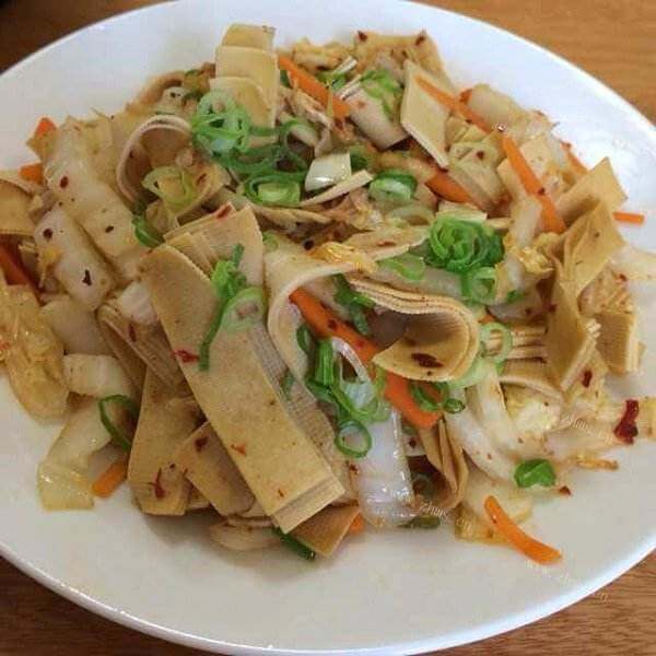 诱人的人造肉凉拌白菜