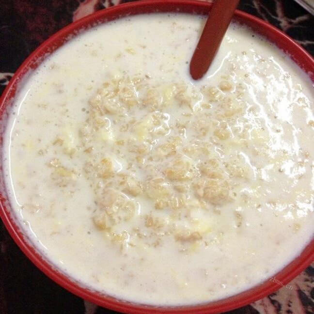 简易燕麦牛奶粥