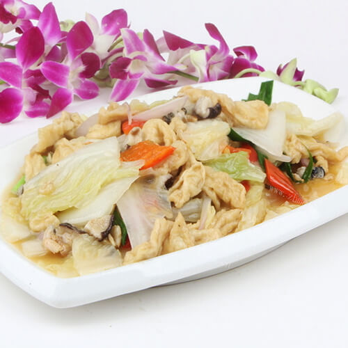 美味的包菜炒油豆腐