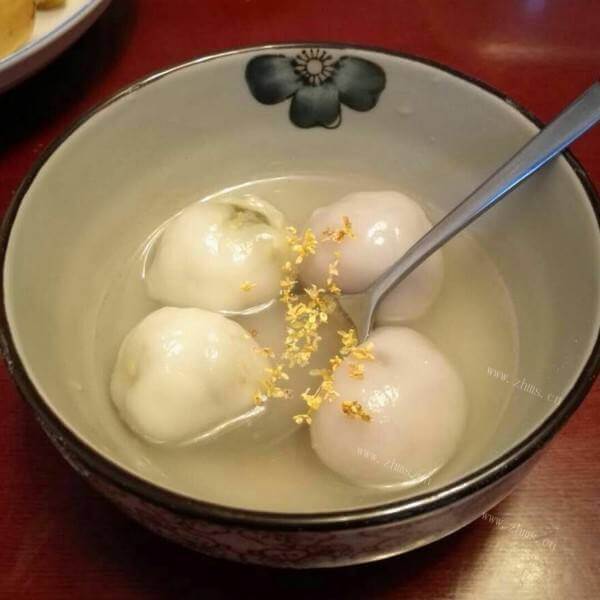 美味的桂花流沙黑芝麻水晶汤