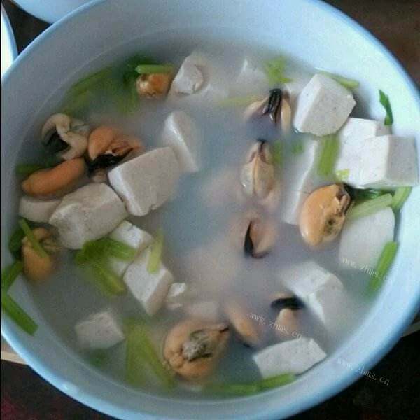 美味的淡菜干豆腐汤