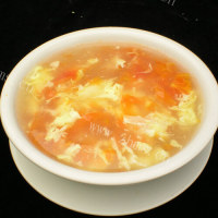 美味又营养的西红柿蚕豆米鸡蛋汤