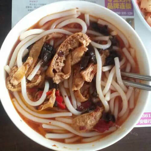 美味木耳肉丝米粉