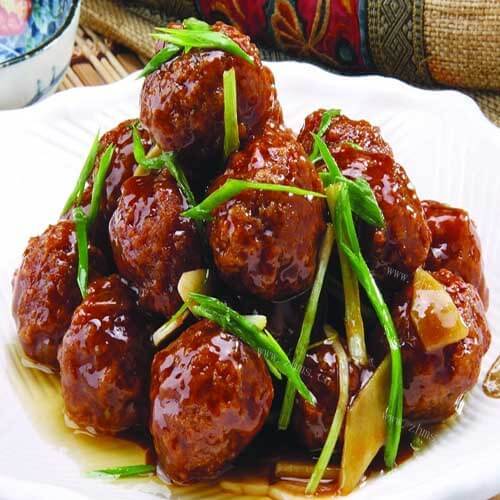 美味的溜牛肉丸子