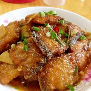 好吃的红烧带鱼炖土豆