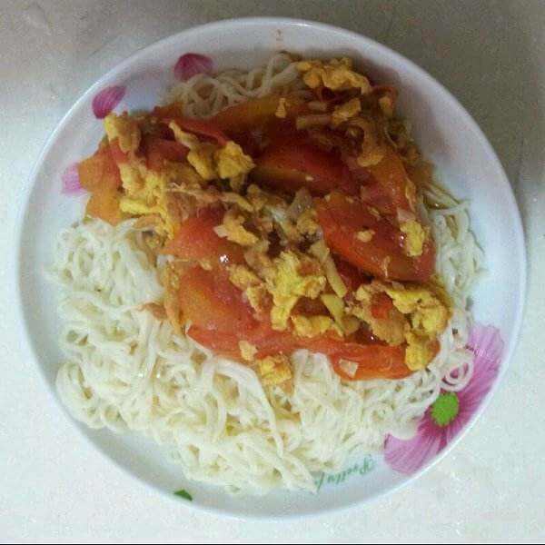美味的西红柿炒牛肉炒蛋盖浇