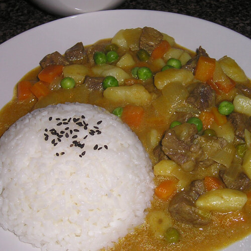 美味的小熊咖喱牛肉蛋包饭