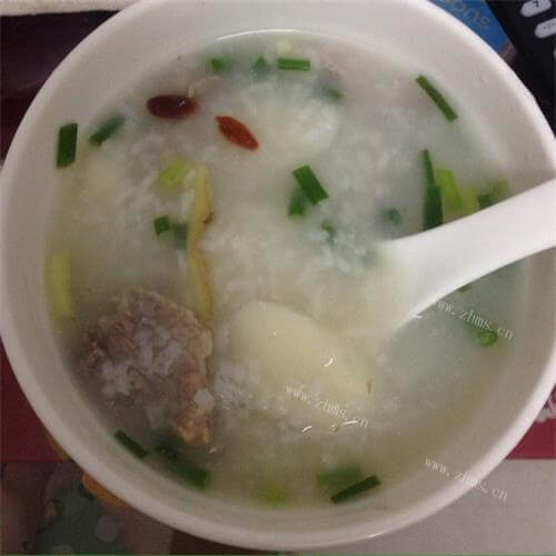美味的淮山瘦肉粥
