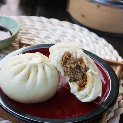 美味的菇耳肉包