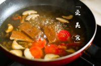 美味的日式咖喱乌冬面做法图解2)