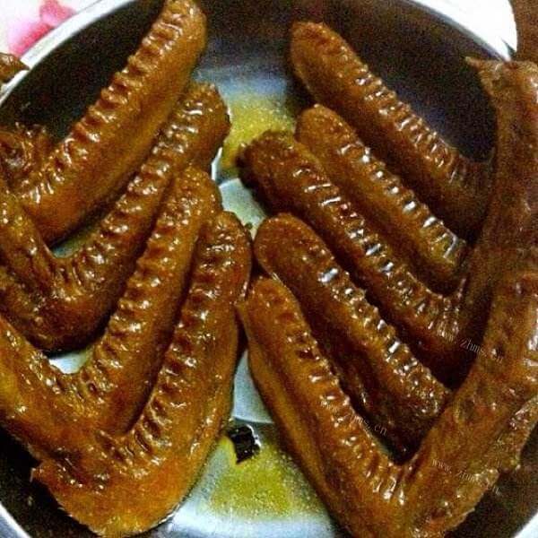 美味的香辣干锅鸭翅
