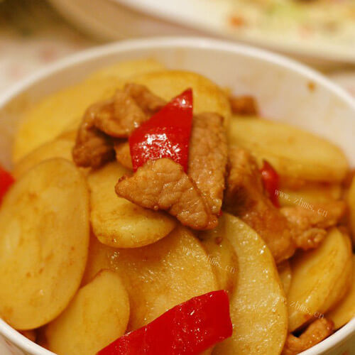 美味的土豆炒肉片