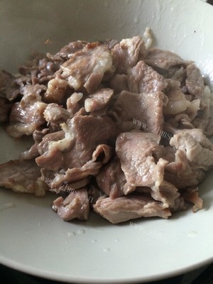 美味的孜然羊肉炖土豆做法图解2)