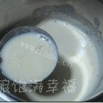 自制杨梅奶香冰棍做法图解8)