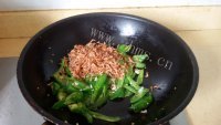 提高食欲青椒炒红虾米的做法图解六