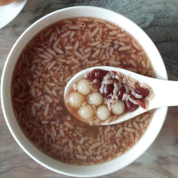 美味的椰奶葡萄汤圆
