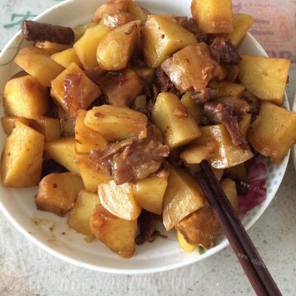 鲜香牛肉末炖土豆