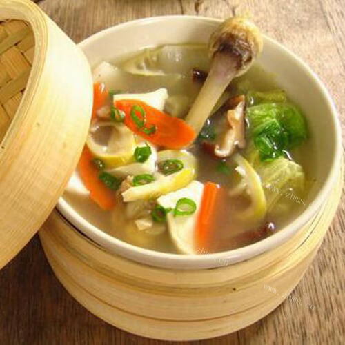 家常白菜骨头浓汤
