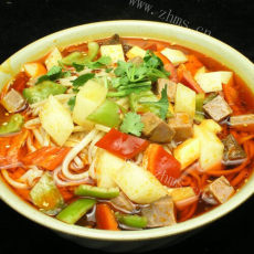 营养的番茄肉粒煮豆腐
