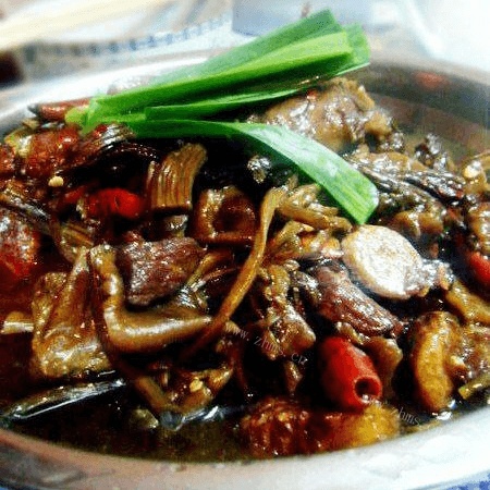 家常菜茶树菇烧五花肉
