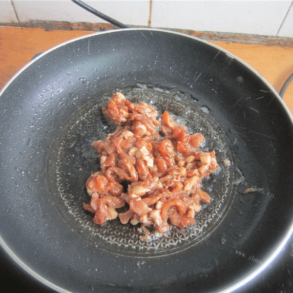 诱人的酸菜肉丝面做法图解6)