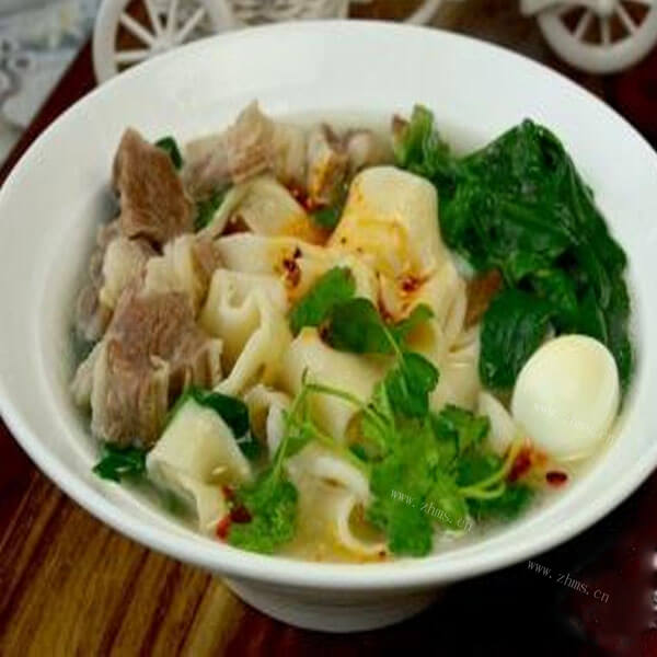 好吃的羊腩大骨汤烩面