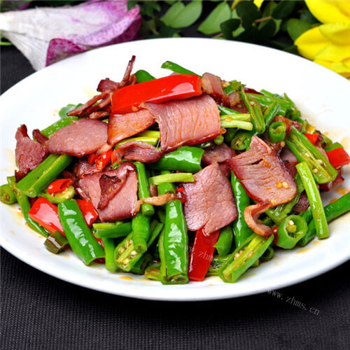 诱人的湘西腊肉酸辣子