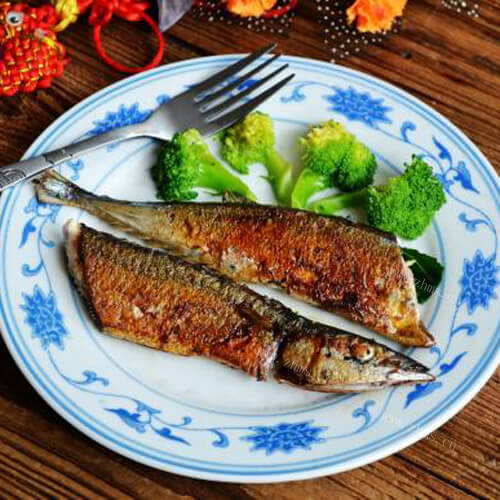 好吃的孜然煎秋刀鱼