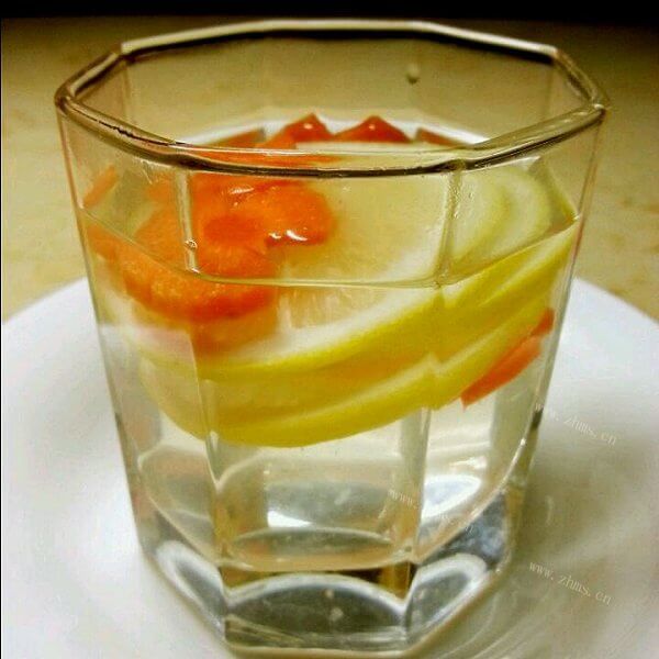 酸甜的柠檬薏米蜂蜜水