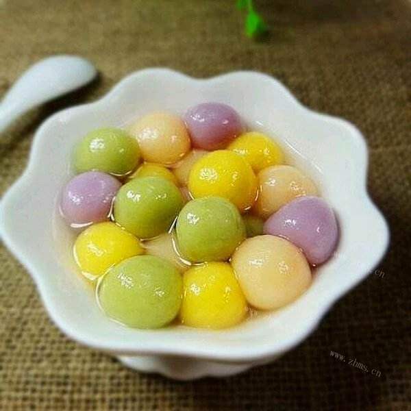 美味的多彩枇杷花小汤圆