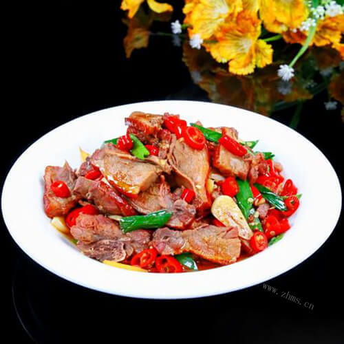 好吃的大蒜炒烟熏腊鸭腿