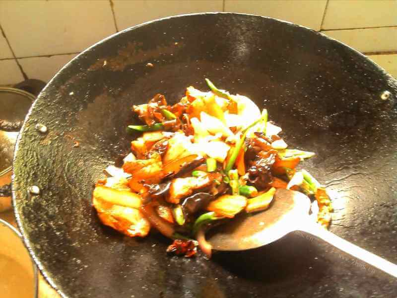 美味农家回锅肉做法图解8)