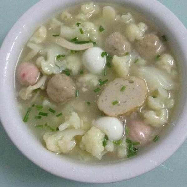 美味的乌贼饼花菜汤