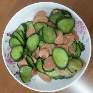 家常菜火腿肠炒黄瓜