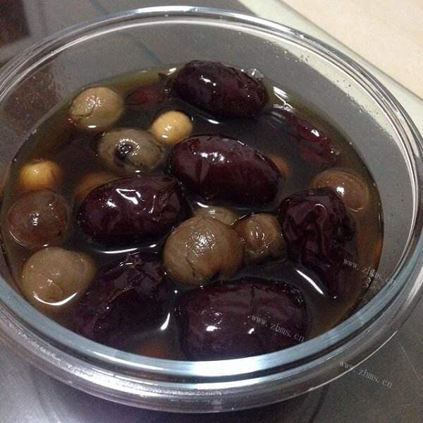 自制蔓越莓红枣桂圆糖水
