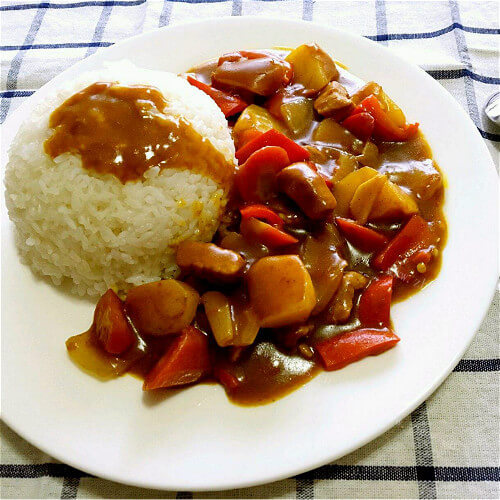 美味的自制咖喱猪肉块