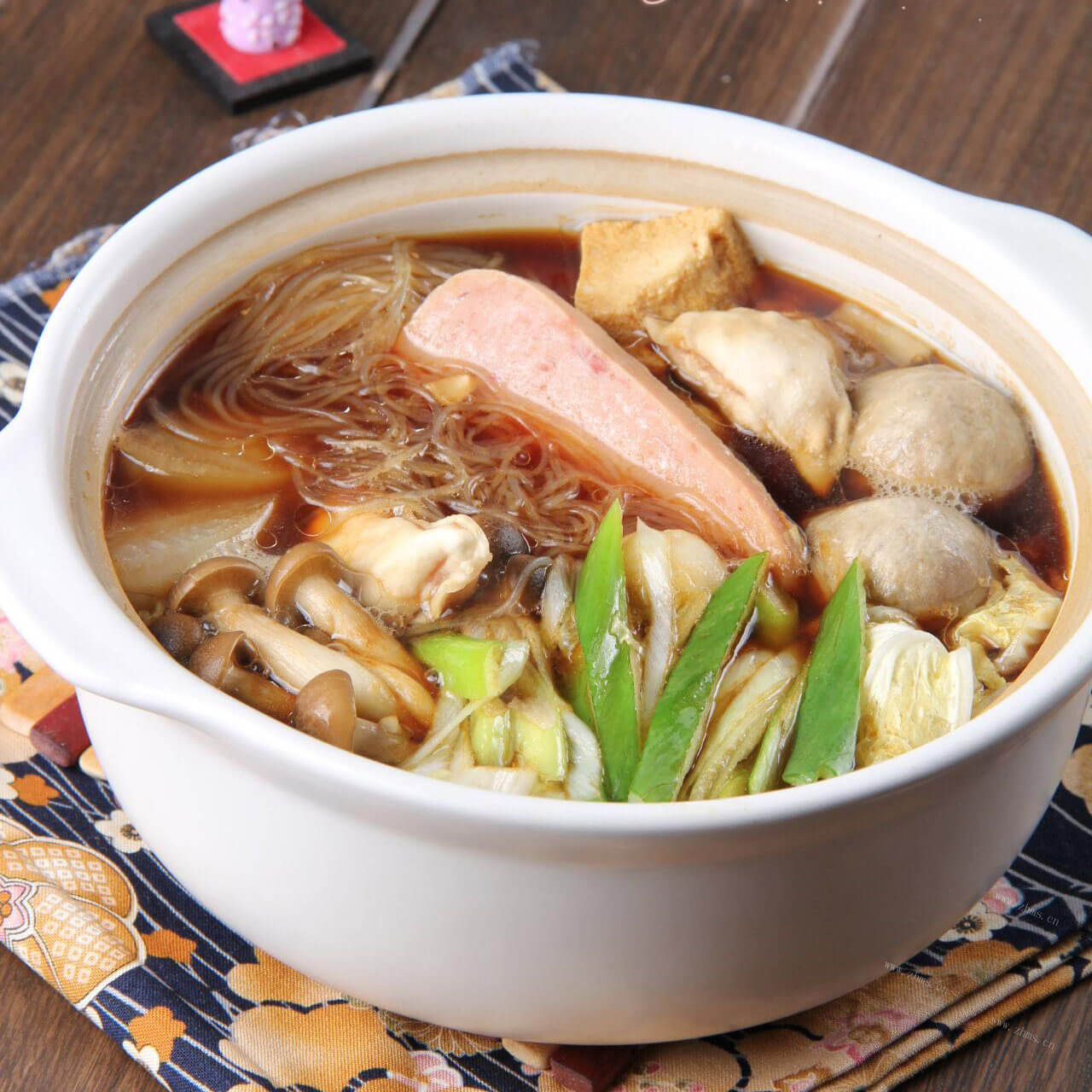美味的萝卜冻豆腐肉丸