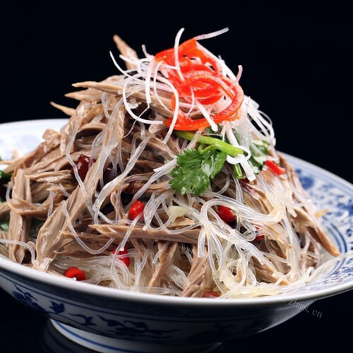 美味的肉丝腐竹烩粉丝
